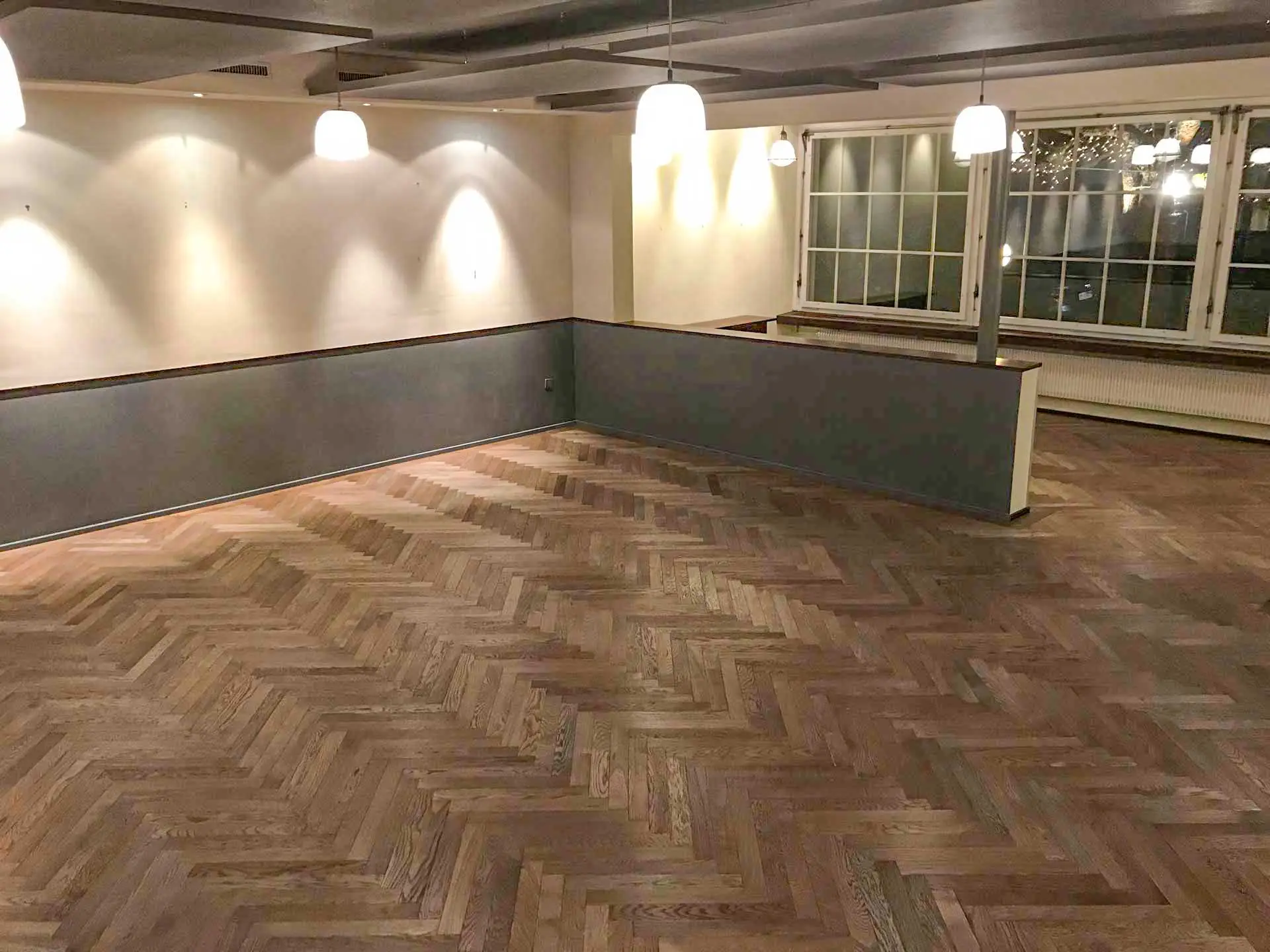Gepflegtes Parkett der Brasserie Obstberg